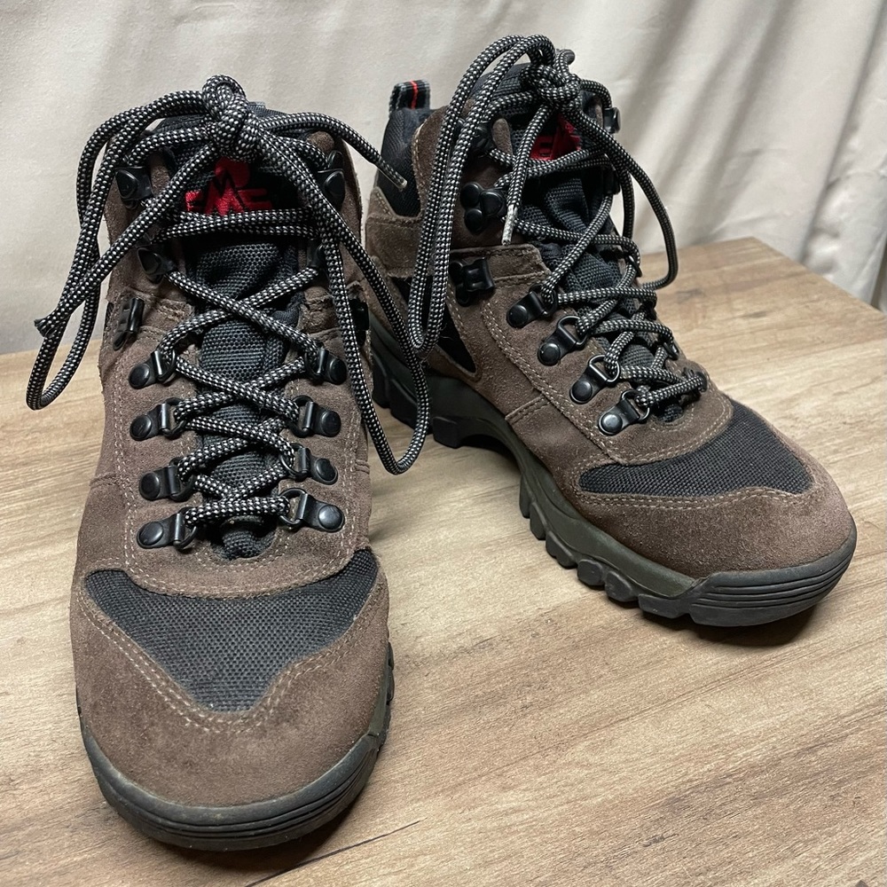 Eastern Mountain Sports size 7.5 Womens Hiking Boot